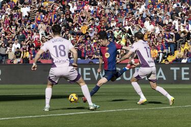 Robert Lewandowski marca el 3-1 al Girona. 



