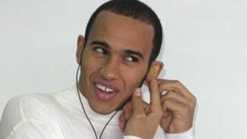<b>COMO UN AVIÓN. </b>En eso pretende Hamilton que se convierta el McLaren de 2008 con el que ayer estuvo en Menorca, pero este año no tendrá la ayuda de Fernando Alonso.