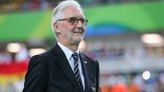 La UCI aprueba pasar de 9 a 8 corredores en las Grandes