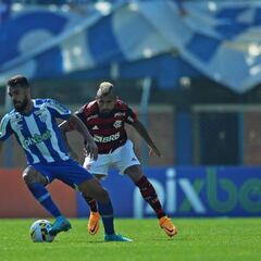En su estilo: la recuperación de Vidal antes del 2-1 de Flamengo