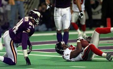 Los Vikingos  estuvieron a un gol de campo de amarrar el partido, pero Gary Anderson, quien no había fallado en toda la temporada, eligió errar en el peor momento. El partido se fue a tiempo extra y los Falcons consiguieron llevarse el partido que Minnesota, con récord de 15-1, tenía a su merced.