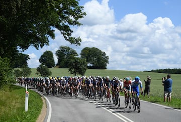 El pelotón durante la segunda etapa del Tour de Francia 2022.