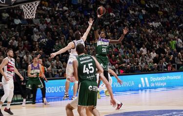 El Baskonia supera al Unicaja en una prórroga demoledora