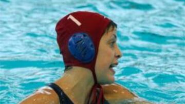 <b>FUERA DE LAS MEDALLAS</b>. La selección española luchará por el séptimo puesto tras la derrota ante Canadá. En la imagen Cristina Lopez Aliaga, portera del combinado nacional.