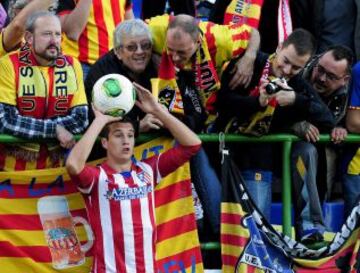 Javier Manquillo Gaitan durante el partido de ida de los dieciseisavos de final de la Copa del Rey, disputado esta tarde en el estadio Nacís Sala de Barcelona.