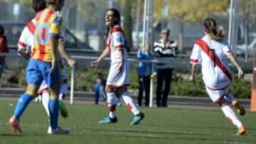 La rayista Saray García estalla de alegría tras marcar, de falta, el gol del empate ante el Valencia.