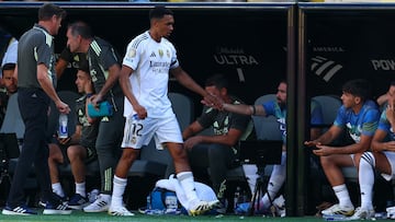 The battle for the right-back position is about to get underway. It remains unknown how Xabi Alonso will give both defenders playing time.