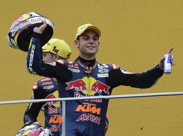 Logra su primer título mundialista en el estreno de la categoría, que le sirvió para dar el salto a Moto2. Tras unos discretos resultados con el equipo Dynavolt Intact GP con tres podios en cinco temporadas, en 2018 pasa al Mundial de Superbikes y gana el Mundial de Supersport con Yamaha. En la actualidad es piloto de Kawasaki aunque se perdió gran parte de la temporada por una caída.