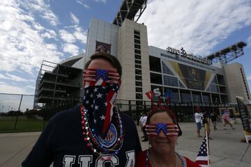 Color de los hinchas llegando  en el NRG Stadium en  Houston