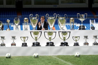 Integrante de la primera plantilla del Real Madrid desde 1999, Iker Casillas defendió la portería del conjunto madridista en 725 partidos oficiales. Conquistó cinco Ligas, tres Copas de Europa, dos Copas de España, dos Intercontinentales (acudió a la ganada en 1998 al Vasco da Gama), cuatro Supercopas de España, dos Supercopas de Europa y un Mundial de Clubes.