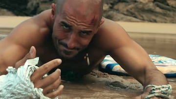 Alain Hernández representando a Álvaro Vizcaíno en 'Solo', película española sobre las 48 horas de agonía de un surfista en Fuerteventura.