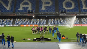 Una imagen del entrenamiento del Barcelona sobre el c&eacute;sped del Stadio Diego Armando Maradona.