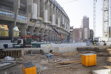 El conjunto blanco sigue dando forma a la remodelación del Santiago Bernabéu. El Estado de Alarma decretado por el Gobierno no ha paralizado las obras.