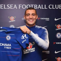 Kovacic ya posa con la camiseta del Chelsea: "Estoy entusiasmado"