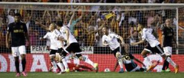 3-1. Feghouli celebró el tercer tanto.