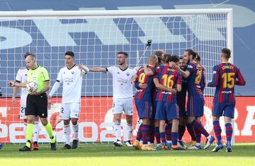 Barcelona 1-0 Osasuna | Dos paradones consecutivos de Sergio Herrera a Coutinho y Braithwaite en el área pequeña, pero el balón se quedó muerto de nuevo y Braithwaite consiguió rematar otra vez el balón para anotar el primero.