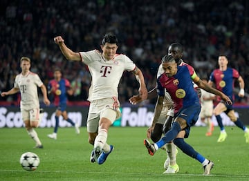 4-1. Hat-trick de Raphinha en un gran contragolpe del conjunto azulgrana. Asistencia de Lamine Yamal al espacio para el brasileño que controla con el pecho, avanza con el balón, dispara cruzado y raso para superar a Manuel Neuer.