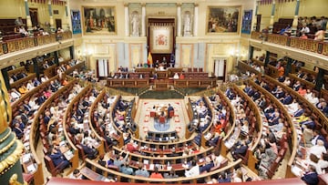 Sesión Constitutiva de la XV Legislatura en el Congreso de los Diputados, a 17 de agosto de 2023, en Madrid (España). Los diputados de la formación han llegado a la Cámara Baja tras celebrar una reunión interna en la que han decidido apoyar a la candidata socialista a la Presidencia del Congreso. El Congreso de los Diputados y el Senado surgidos de las elecciones generales del 23 de julio celebran hoy sus sesiones constitutivas, las primeras de la legislatura. Hoy toman posesión de sus cargos los 350 diputados elegidos en los comicios del 23 de julio, acatando la Constitución, y votando a los nueve miembros de la Mesa de la Cámara. Al no estar aún constituidos los órganos de la Cámara se ha configurado una Mesa de Edad para dirigir esta sesión.
17 AGOSTO 2023;CONGRESO;MESA;CONSTITUCIÓN;ELECCIONES;DIPUTADOS;SESIÓN
Eduardo Parra / Europa Press
17/08/2023