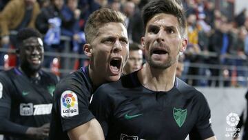 Un gol de Adri¨¢n devuelve al M¨¢laga al ascenso directo