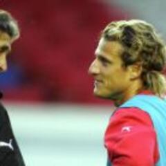 Forlán elogia a Pellegrini: "Es de los mejores técnicos del mundo"