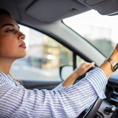 ¿Me pueden multar por conducir el coche sin un espejo retrovisor? Esto dice el reglamento de la DGT