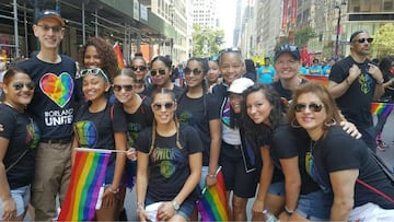 Adam Silver durante el desfile del Orgullo Gay en Nueva York.