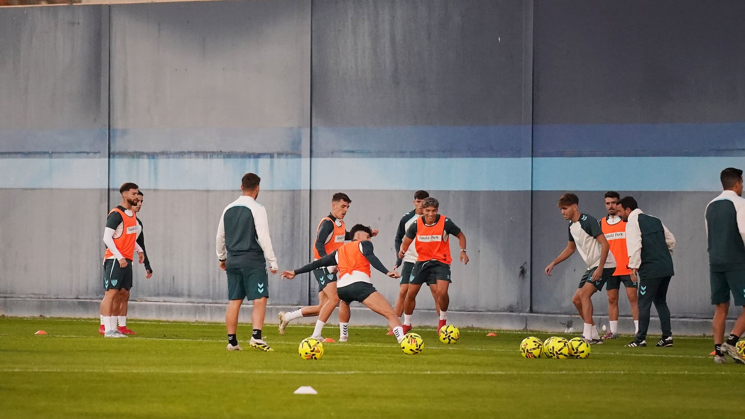 Málaga perde Juanpe, mas respira com Brasanac e Montero Málaga perde Juanpe, mas respira com Brasanac e Montero