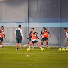 El Málaga pierde a Juanpe, pero respira con Brasanac y Montero