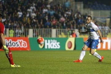 Futbol, Universidad Catolica  vs Universidad de Chile.
Supercopa 2016
El jugador de Universidad Catolica Jose Pedro Fuenzalida, derecha, marca su gol contra Universidad de Chile durante el partido de Super Copa disputado en el estadio Ester Roa de Concepcion, Chile.
15/09/2016
Andres Pina/Photosport***********

Football, Universidad Catolica vs Universidad de Chile.
Super Copa Championship 2016.
Universidad Catolica's player Jose Pedro Fuenzalida, right, scores against Universidad de Chile during the Super Copa Championship football match at the Ester Roa stadium in Concepcion, Chile.
15/09/2016
Andres Pina/Photosport