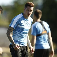 United y Liverpool cortejan a un Giménez que quiere jugar más