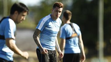 Giménez entrenándose en Montevideo con su selección.