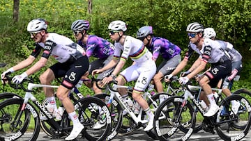 Slovenia's Tadej Pogacar (C) of UAE Team Emirates rides during the Liege-Bastogne-Liege one day cycling race, 252km from Liege, over Bastogne to Liege, on April 27, 2025. (Photo by MAARTEN STRAETEMANS / Belga / AFP) / Belgium OUT