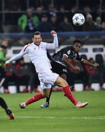 Ibrahima Traore y Grzegorz Krychowiak.