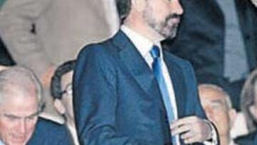 <b>DISTANTES. </b>Calderón y Torres mantuvieron un frío encuentro antes del España-Dinamarca.