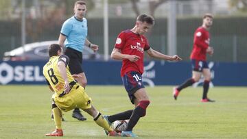 Imagen del partido entre Osasuna Promesas y Cayón.