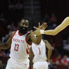 Chris Paul y Harden reparten 22 asistencias en una paliza