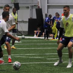 Millonarios entrena bajo techo antes de enfrentar a Everton