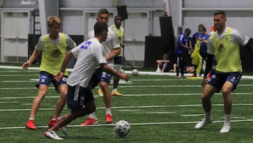 Millonarios entren&oacute; previo al duelo ante el Everton por la Florida Cup bajo techo, debido a las fuertes lluvias que se presentaron en Orlando, Florida