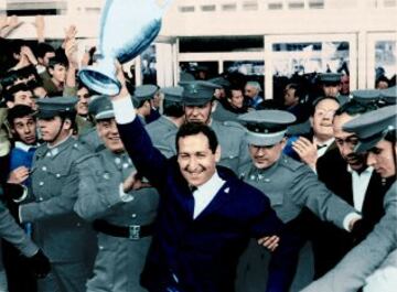 Veteran Paco Gento, captain of the team in the successful 1965-66 season, displays the trophy to the Real Madrid fans back in the Spanish capital.