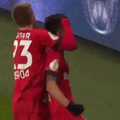 El genial cabezazo de Aránguiz que clasificó al Leverkusen