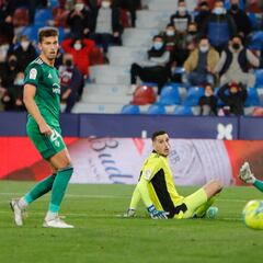 Aprobados y suspensos del Levante: De Frutos agita y Mustafi lidera, sin fortuna
