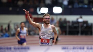 Josk Kerr arrebata a Mo Farah el récord del mundo de las dos millas en pista cubierta