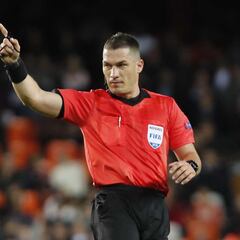 El rumano Kovacs dirigirá el Barcelona-Nápoles