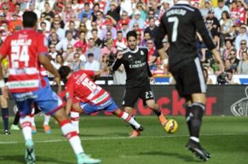 Isco con el balón.