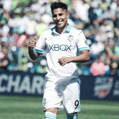 Ruidíaz firma álbum de un aficionado y racha del Seattle