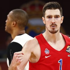 Los Raptors presentan una oferta cualificada por De Colo