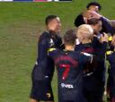 Como todo un '9': el gol de Sierralta que acerca al Watford a la Premier