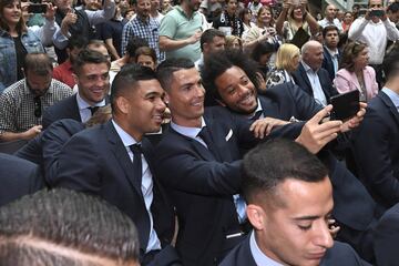 Casemiro, Cristiano Ronaldo y Marcelo durante la visita que el grupo de jugadores hicieron a la Comunidad con el  trofeo Champions League conseguido el día de ayer en Kiev tras vencer por 3 goles a 1 al equipo inglés, Liverpool