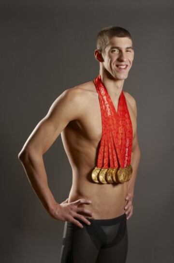 En los Juegos Olímpicos de Pekín 2008, tras ganar ocho medallas de oro, Phelps se consagró como el máximo medallista de oro en una sola edición de los juegos. Cinco de esas medallas fueron en eventos individuales, igualando el récord de Eric Heiden y Vitaly Scherbo como múltiples medallistas de oro en eventos individuales en una sola edición.