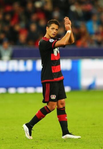 Los rostros de Javier Chicharito Hernández tras marcar su primer gol con el Bayer Leverkusen en Champions